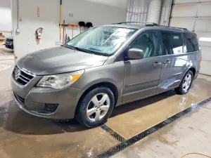 2010 VOLKSWAGEN ROUTAN