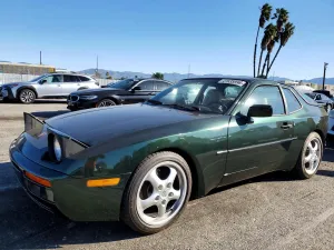 PORSCHE 944