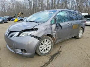 2015 TOYOTA SIENNA