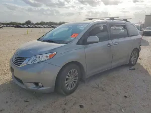 2016 TOYOTA SIENNA