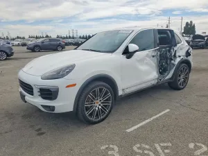 2015 PORSCHE CAYENNE