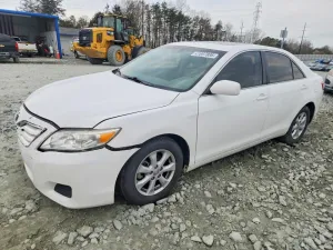 2010 TOYOTA CAMRY LE V