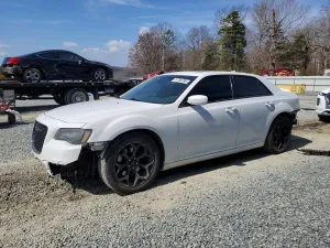 2019 CHRYSLER 300