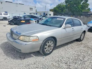 2005 LINCOLN TOWNCAR
