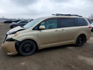 2011 TOYOTA SIENNA