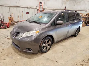 2016 TOYOTA SIENNA