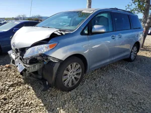 2013 TOYOTA SIENNA