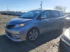 2014 TOYOTA SIENNA