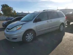2010 TOYOTA SIENNA