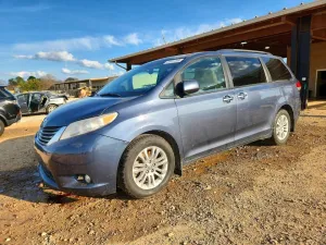 2014 TOYOTA SIENNA