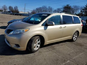 2014 TOYOTA SIENNA