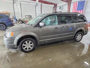 2010 CHRYSLER MINIVAN