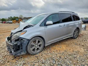 2017 TOYOTA SIENNA