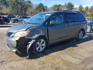 2014 TOYOTA SIENNA