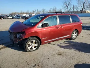 2013 TOYOTA SIENNA