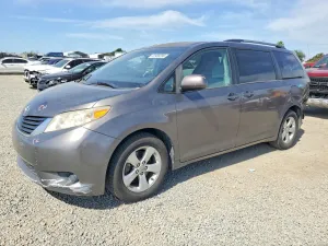 2014 TOYOTA SIENNA