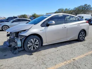 2017 TOYOTA PRIUS