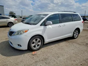 2012 TOYOTA SIENNA