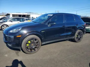 2017 PORSCHE CAYENNE
