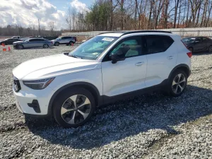 2025 VOLVO XC40 PLUS
