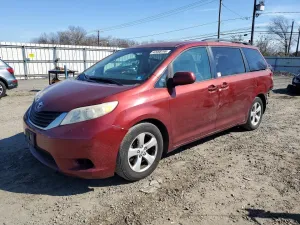 2011 TOYOTA SIENNA