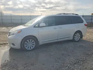 2017 TOYOTA SIENNA