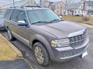2014 LINCOLN TOWNHOUSE NAVIGATOR