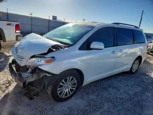 2017 TOYOTA SIENNA