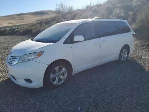 2015 TOYOTA SIENNA