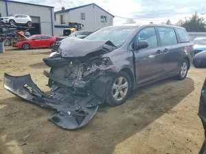 2014 TOYOTA SIENNA