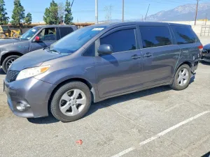 2013 TOYOTA SIENNA L 7