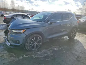 2020 VOLVO XC40