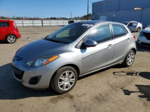 2013 MAZDA 2