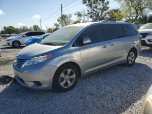 2016 TOYOTA SIENNA