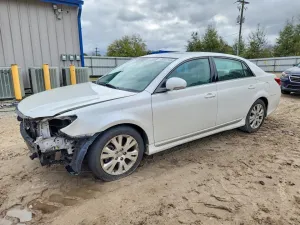 2011 TOYOTA AVALON