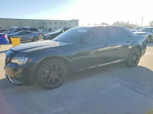 2019 CHRYSLER 300