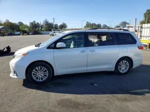 2015 TOYOTA SIENNA