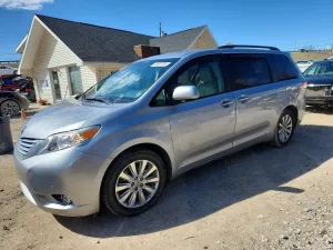 2012 TOYOTA SIENNA