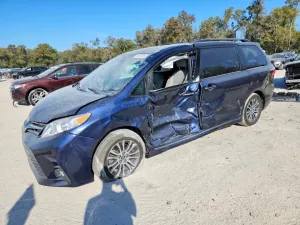 2019 TOYOTA SIENNA