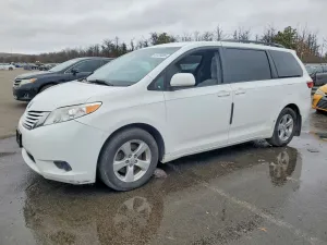 2017 TOYOTA SIENNA