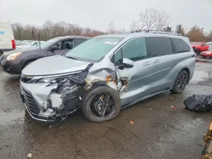 2025 TOYOTA SIENNA