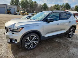 2019 VOLVO XC40