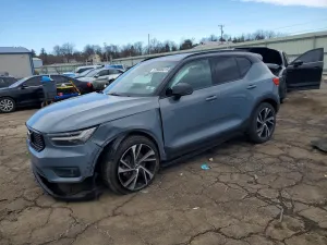 2020 VOLVO XC40