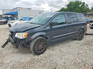 2013 CHRYSLER MINIVAN