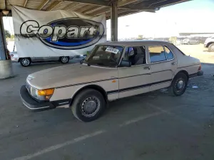 SAAB 900