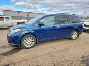 2011 TOYOTA SIENNA