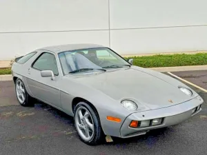 PORSCHE 928