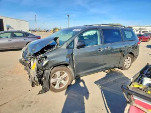 2013 TOYOTA SIENNA