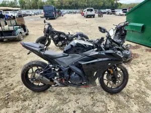 2015 YAMA YZF600