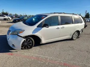 2015 TOYOTA SIENNA